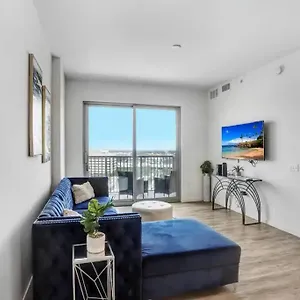 Urban Chic 1br Downtown Pool & Balcony Views , Tampa United States